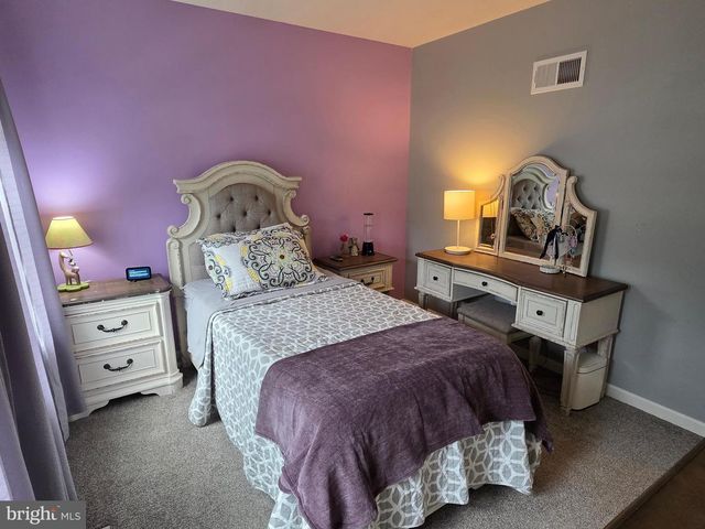 304 BRADDOCK DR, Etters, PA 17319