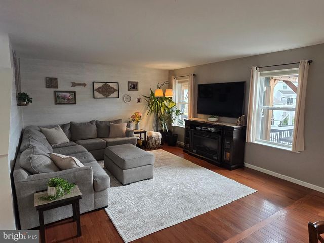 304 BRADDOCK DR, Etters, PA 17319