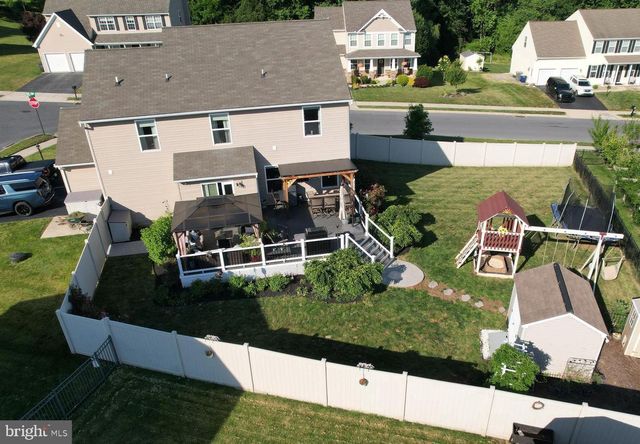 304 BRADDOCK DR, Etters, PA 17319