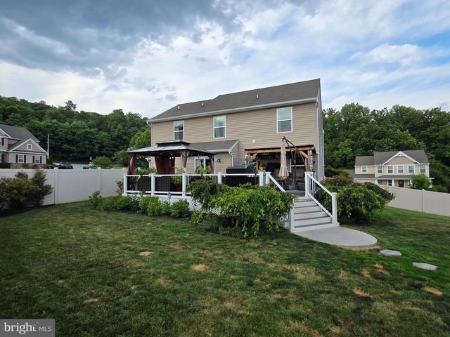304 BRADDOCK DR, Etters, PA 17319