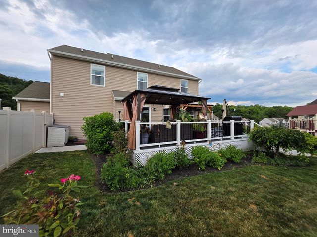 304 BRADDOCK DR, Etters, PA 17319