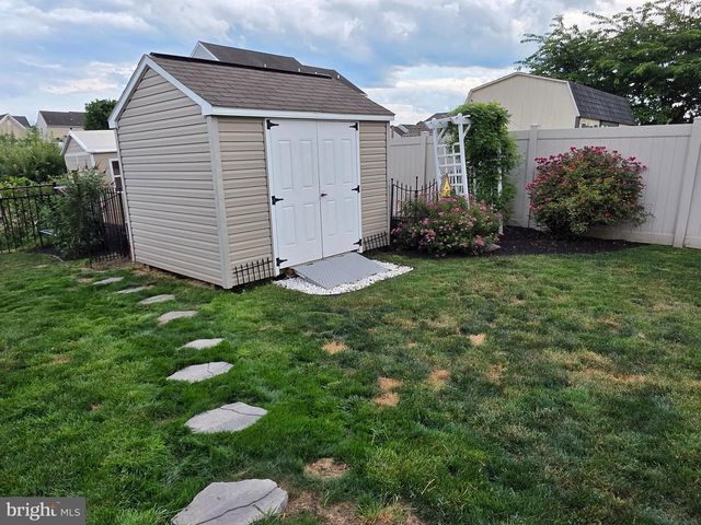 304 BRADDOCK DR, Etters, PA 17319