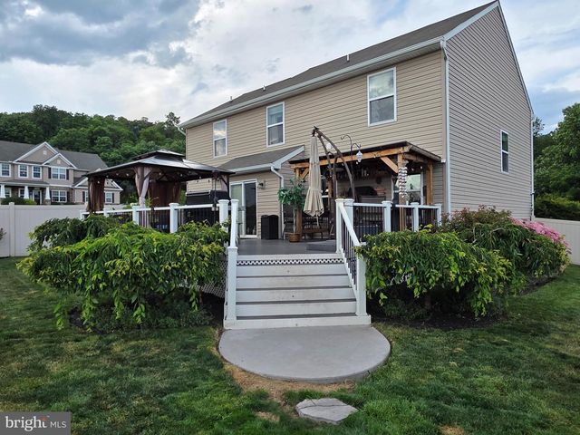 304 BRADDOCK DR, Etters, PA 17319