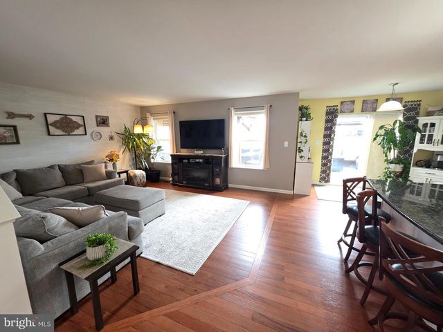304 BRADDOCK DR, Etters, PA 17319