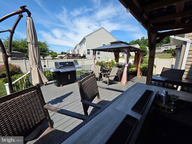 304 BRADDOCK DR, Etters, PA 17319