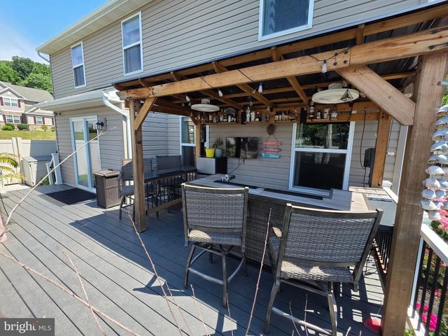 304 BRADDOCK DR, Etters, PA 17319