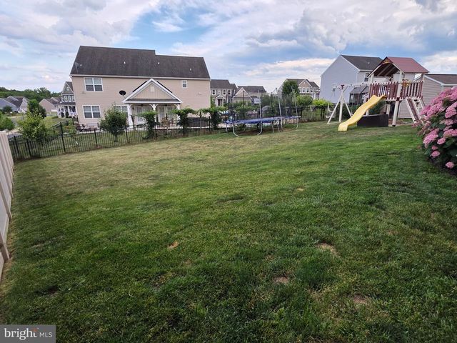 304 BRADDOCK DR, Etters, PA 17319