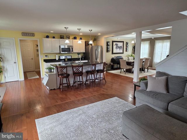 304 BRADDOCK DR, Etters, PA 17319