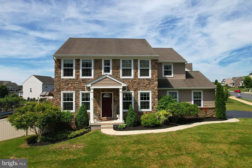 304 BRADDOCK DR, Etters, PA 17319