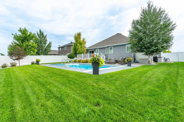 2626 6th Street W, West Fargo, ND 58078