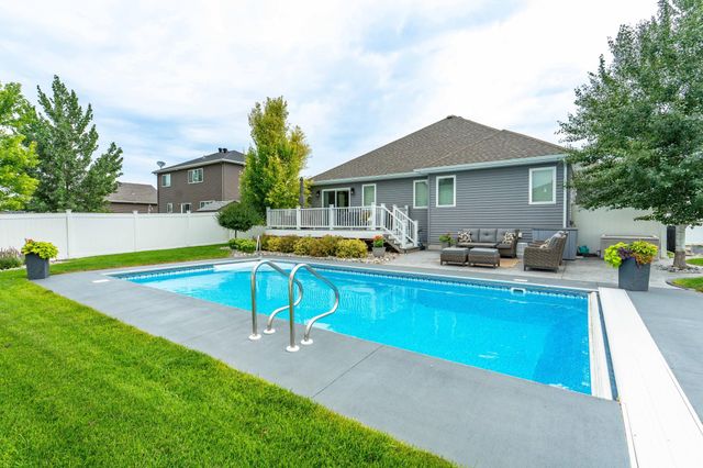 2626 6th Street W, West Fargo, ND 58078