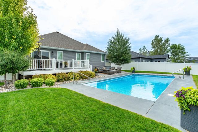 2626 6th Street W, West Fargo, ND 58078
