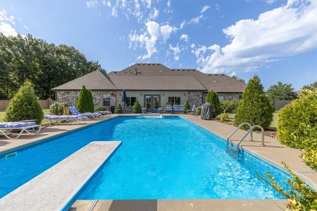 174 Arlington Way, Tontitown, AR 72762