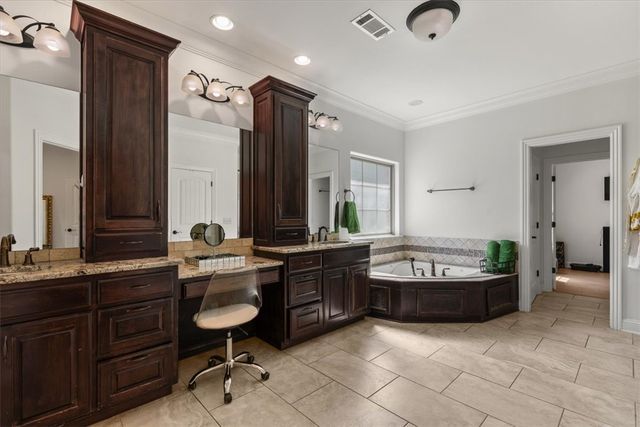 174 Arlington Way, Tontitown, AR 72762
