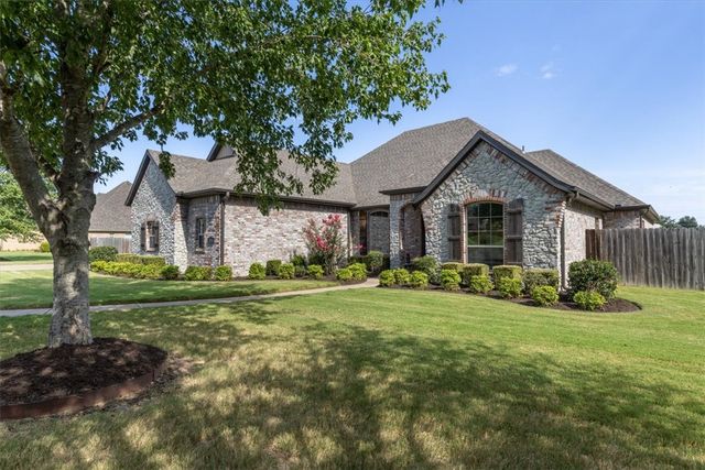 174 Arlington Way, Tontitown, AR 72762