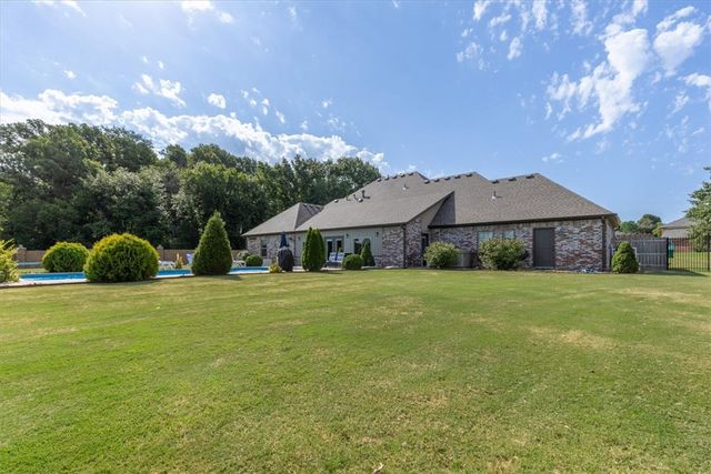 174 Arlington Way, Tontitown, AR 72762