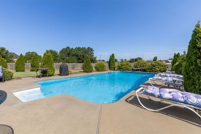 174 Arlington Way, Tontitown, AR 72762