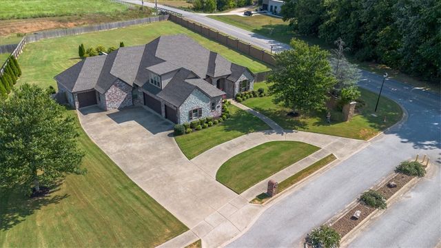 174 Arlington Way, Tontitown, AR 72762