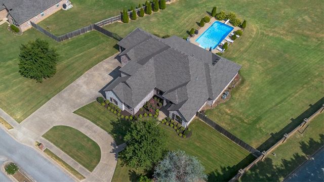 174 Arlington Way, Tontitown, AR 72762