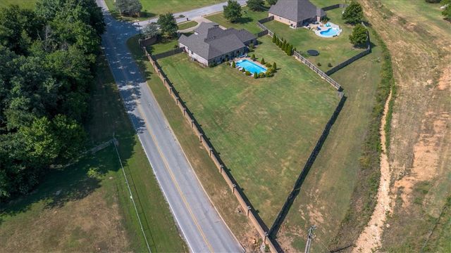 174 Arlington Way, Tontitown, AR 72762