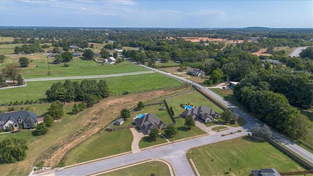 174 Arlington Way, Tontitown, AR 72762