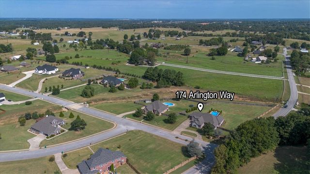174 Arlington Way, Tontitown, AR 72762