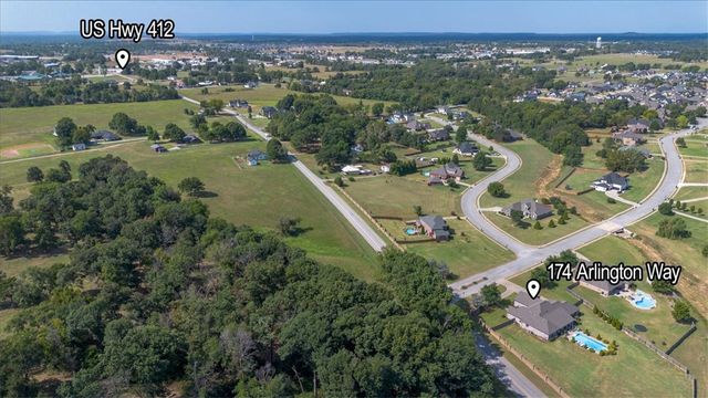 174 Arlington Way, Tontitown, AR 72762