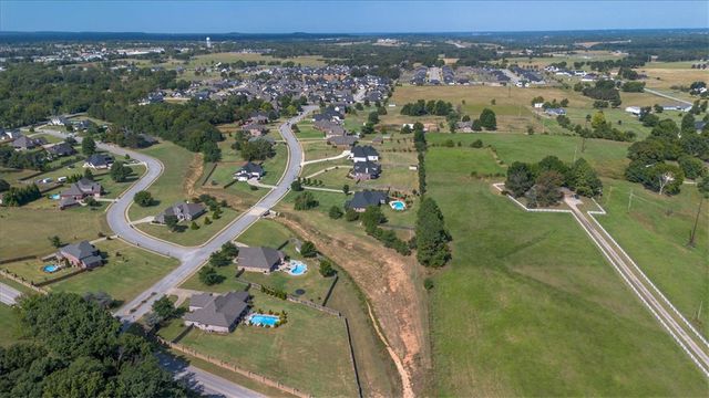174 Arlington Way, Tontitown, AR 72762