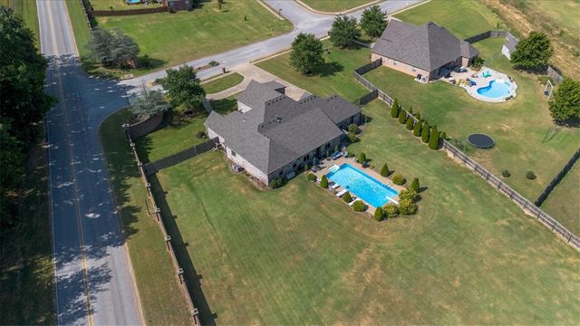 174 Arlington Way, Tontitown, AR 72762