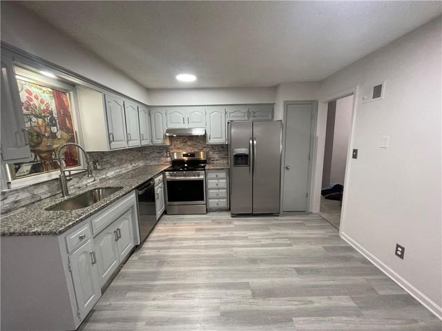 12506 Winchester Avenue, Grandview, MO 64030