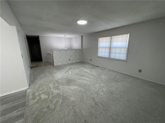 12506 Winchester Avenue, Grandview, MO 64030