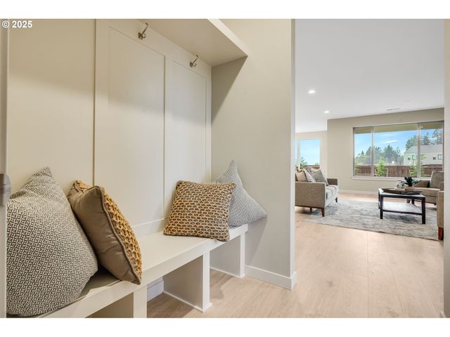 150 Se AIREDALE Ave, La Center, WA 98629