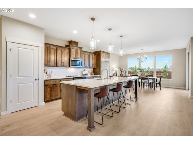 150 Se AIREDALE Ave, La Center, WA 98629