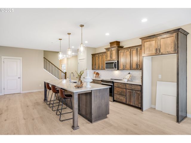 150 Se AIREDALE Ave, La Center, WA 98629