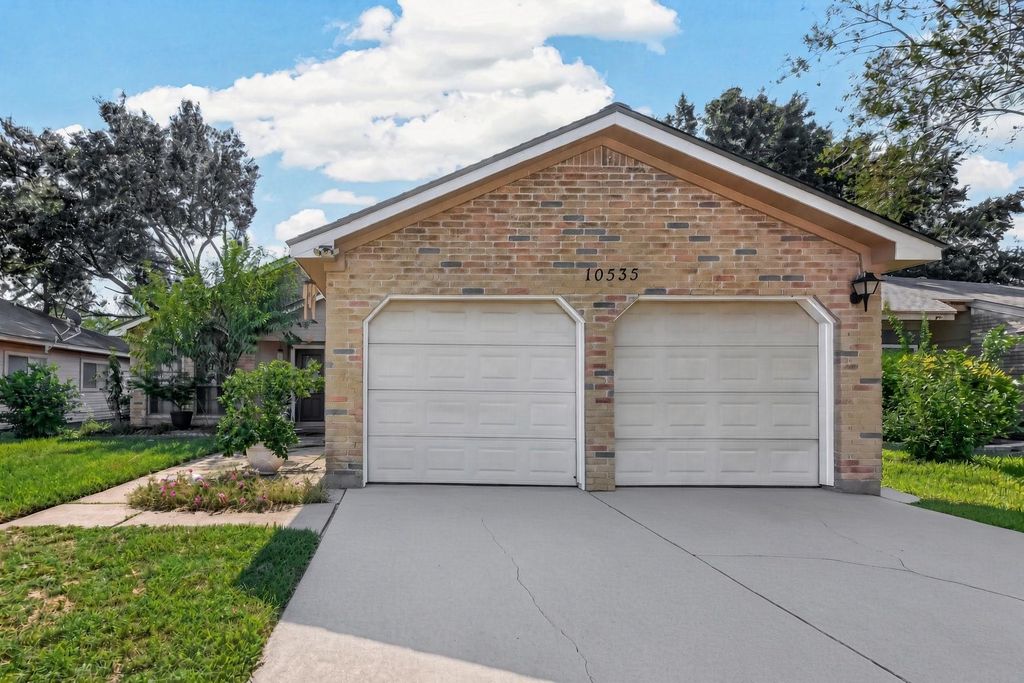 10535 Walnut Glen Drive, Houston, TX 77064