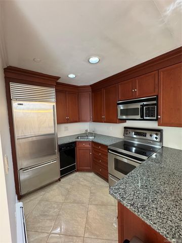 36 Greenridge Avenue 110, White Plains, NY 10605