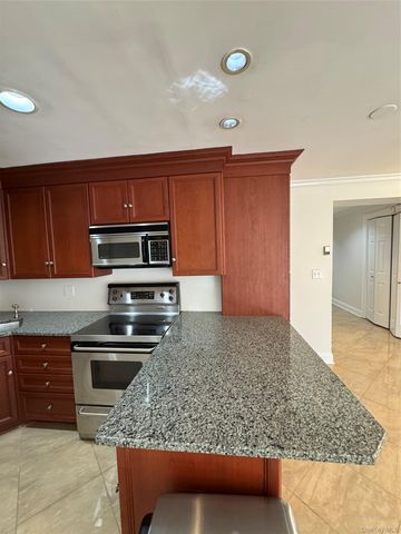 36 Greenridge Avenue 110, White Plains, NY 10605