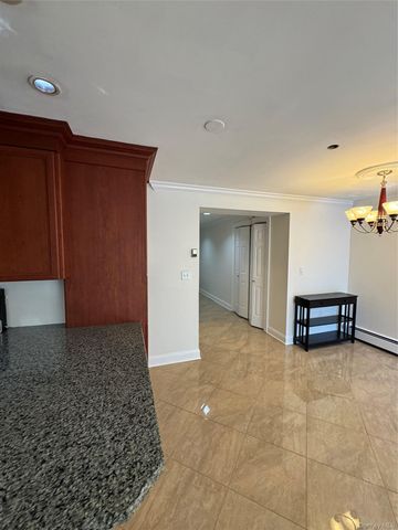 36 Greenridge Avenue 110, White Plains, NY 10605