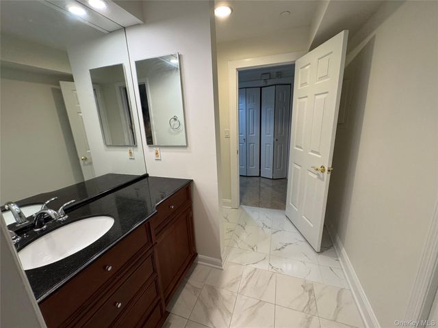 36 Greenridge Avenue 110, White Plains, NY 10605