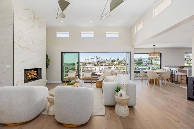 1694 Torrance St, San Diego, CA 92103