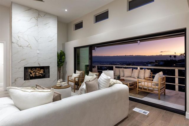1694 Torrance St, San Diego, CA 92103