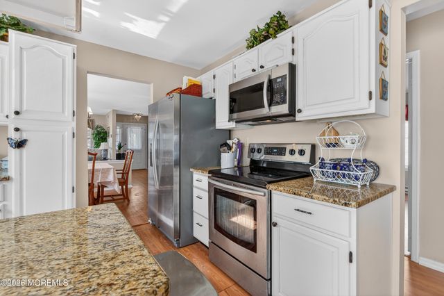 38 Mansfield Avenue, Manchester, NJ 08759