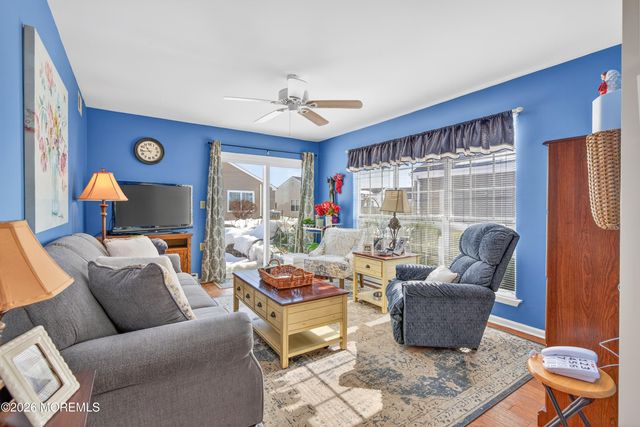 38 Mansfield Avenue, Manchester, NJ 08759