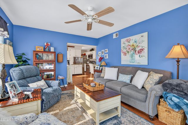 38 Mansfield Avenue, Manchester, NJ 08759