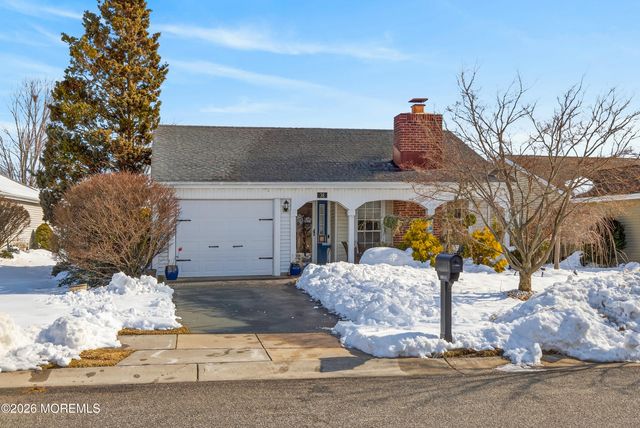 38 Mansfield Avenue, Manchester, NJ 08759