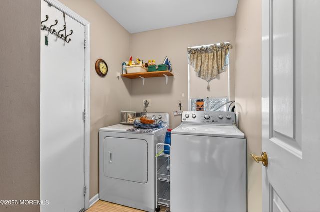 38 Mansfield Avenue, Manchester, NJ 08759