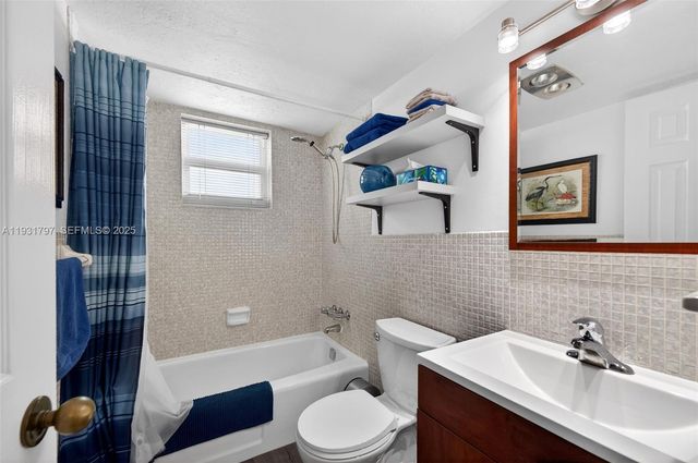 415 NE 2nd St 224, Hallandale Beach, FL 33009