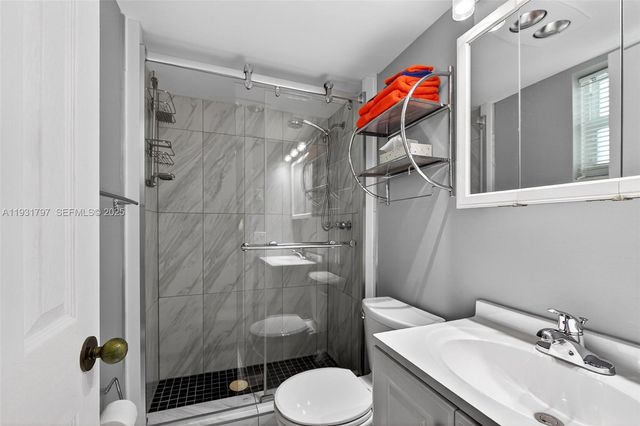 415 NE 2nd St 224, Hallandale Beach, FL 33009