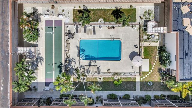 415 NE 2nd St 224, Hallandale Beach, FL 33009