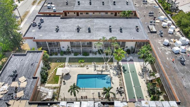 415 NE 2nd St 224, Hallandale Beach, FL 33009